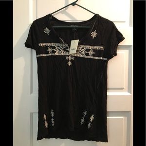 Black and white crew-neck shirt